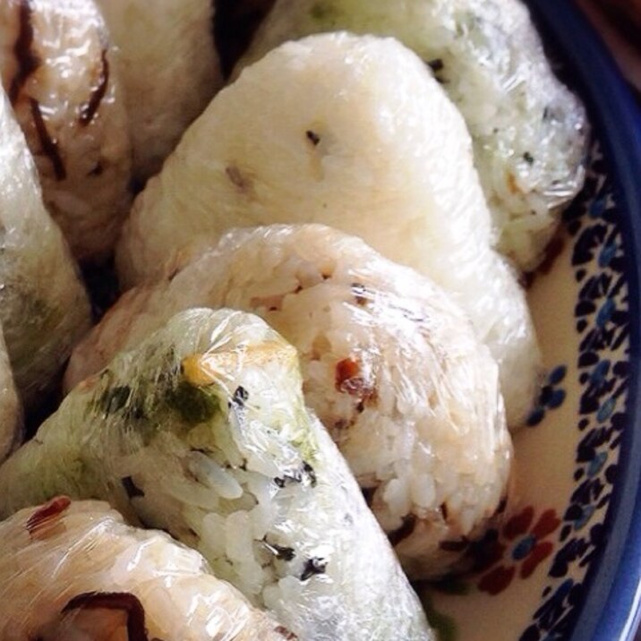 お茶漬けの素でおにぎり レシピ 作り方 By みぃゃんっ 楽天レシピ